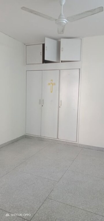 Room in 3 BHK Apartment at Vasant Kunj – for Rent