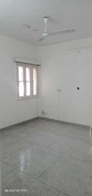 Room in 3 BHK Apartment at Vasant Kunj – for Rent