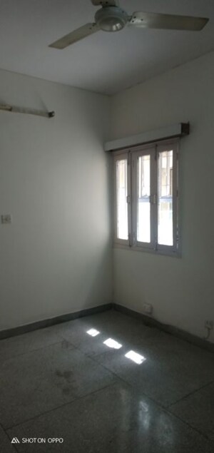 Room in 3 BHK Apartment at Vasant Kunj – for Rent