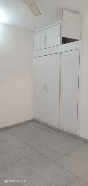 Room in 3 BHK Apartment at Vasant Kunj – for Rent