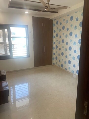 Room in 4 BHK Builder Floor at Parklands, Sector 85 – for Sale