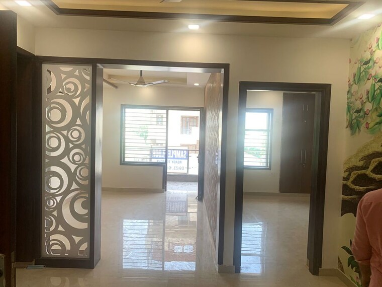 Room, parklands 4 Bedroom 250 Sq.Yd. Builder Floor In Sector 85 Faridabad 10110580