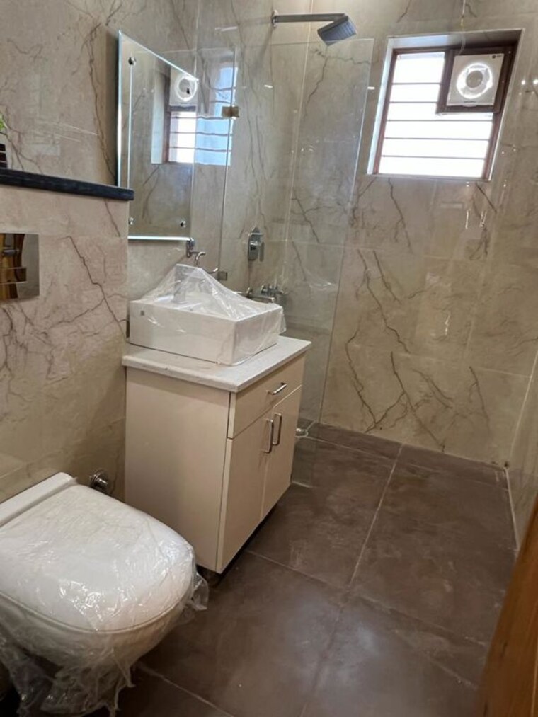 Bathroom, parklands 3 Bedroom 250 Sq.Yd. Builder Floor In Sector 85 Faridabad 10110611