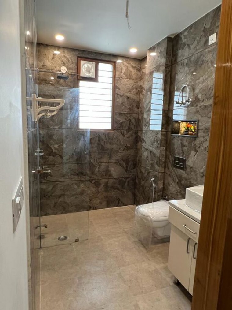Bathroom, parklands 3 Bedroom 250 Sq.Yd. Builder Floor In Sector 85 Faridabad 10110611