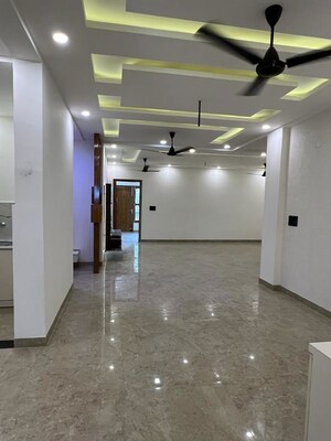 Room in 3 BHK Builder Floor at Parklands, Sector 85 – for Sale