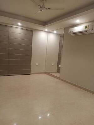 Room in 4 BHK Builder Floor at Parklands, Sector 85 – for Sale