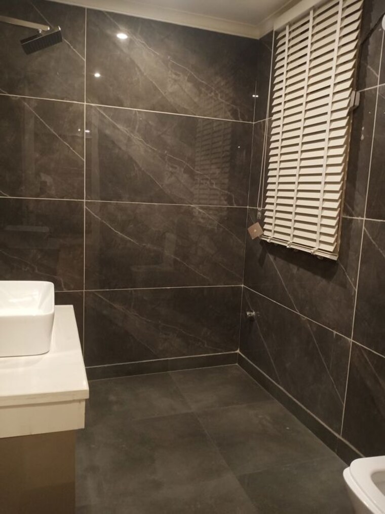 Bathroom, parklands 4 Bedroom 300 Sq.Yd. Builder Floor In Sector 85 Faridabad 10110642