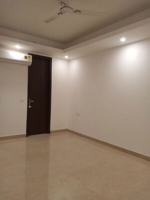 Room in 4 BHK Builder Floor at Parklands, Sector 85 – for Sale