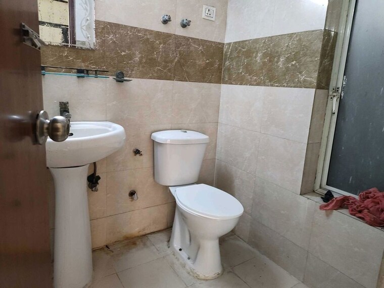 Bathroom, supertech-ecociti 3 Bedroom 1295 Sq.Ft. Apartment In Sector 137 Noida 10110638