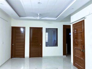 4 BHK Builder Floor For Rent in Sector 4