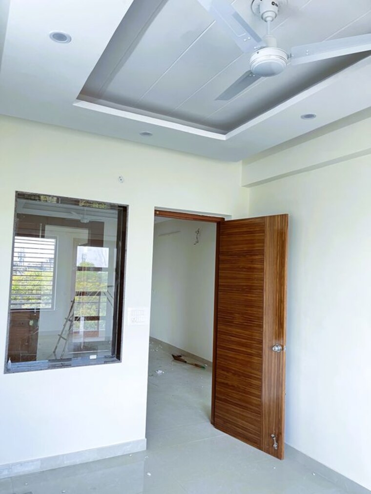 Room, sector 4 4 Bedroom 250 Sq.Yd. Builder Floor In Sector 4 Gurgaon 10110618