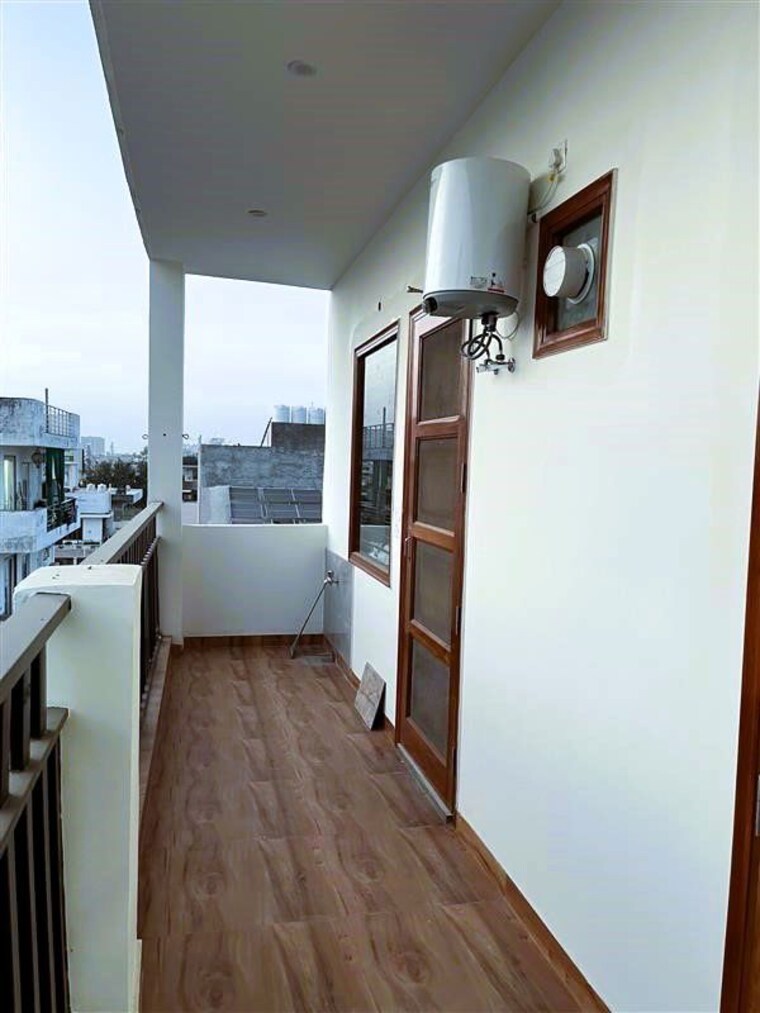 Balcony, sector 4 4 Bedroom 250 Sq.Yd. Builder Floor In Sector 4 Gurgaon 10110618