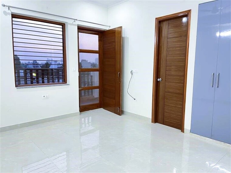 Bedroom, sector 4 4 Bedroom 250 Sq.Yd. Builder Floor In Sector 4 Gurgaon 10110618