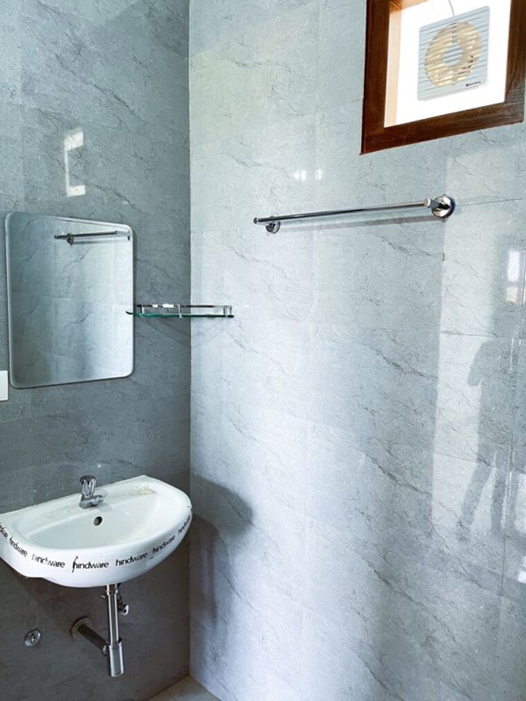 Bathroom, sector 4 4 Bedroom 250 Sq.Yd. Builder Floor In Sector 4 Gurgaon 10110618