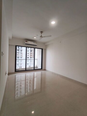 Room in 2 BHK Apartment at Sunteck Avenue 2, Goregaon West – for Rent