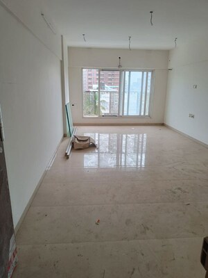 Room in 2.5 BHK Apartment at Chandak Ideal, Juhu – for Rent