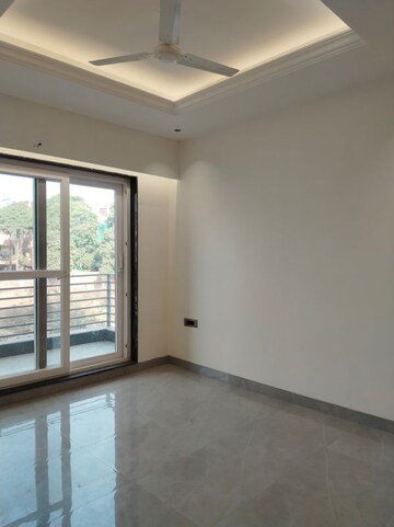 Room in 3 BHK Builder Floor at Ardee Mall, Sector 52 – for Rent