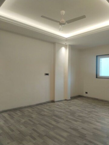 Room in 3 BHK Builder Floor at Ardee Mall, Sector 52 – for Rent