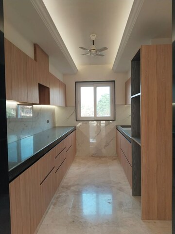 Kitchen in 3 BHK Builder Floor at Ardee Mall, Sector 52 – for Rent