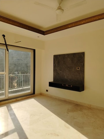 Room in 3 BHK Builder Floor at Ardee Mall, Sector 52 – for Rent