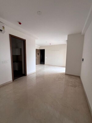 Room in 3 BHK Builder Floor at Ardee Mall, Sector 52 – for Rent