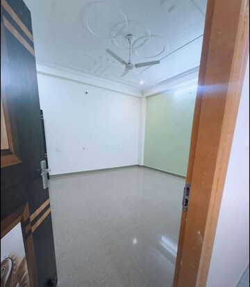 Bathroom in 3 BHK Apartment at Butler Colony – for Rent