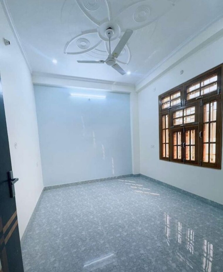 Room, butler colony 3 Bedroom 2500 Sq.Ft. Apartment In Butler Colony Lucknow 10110722