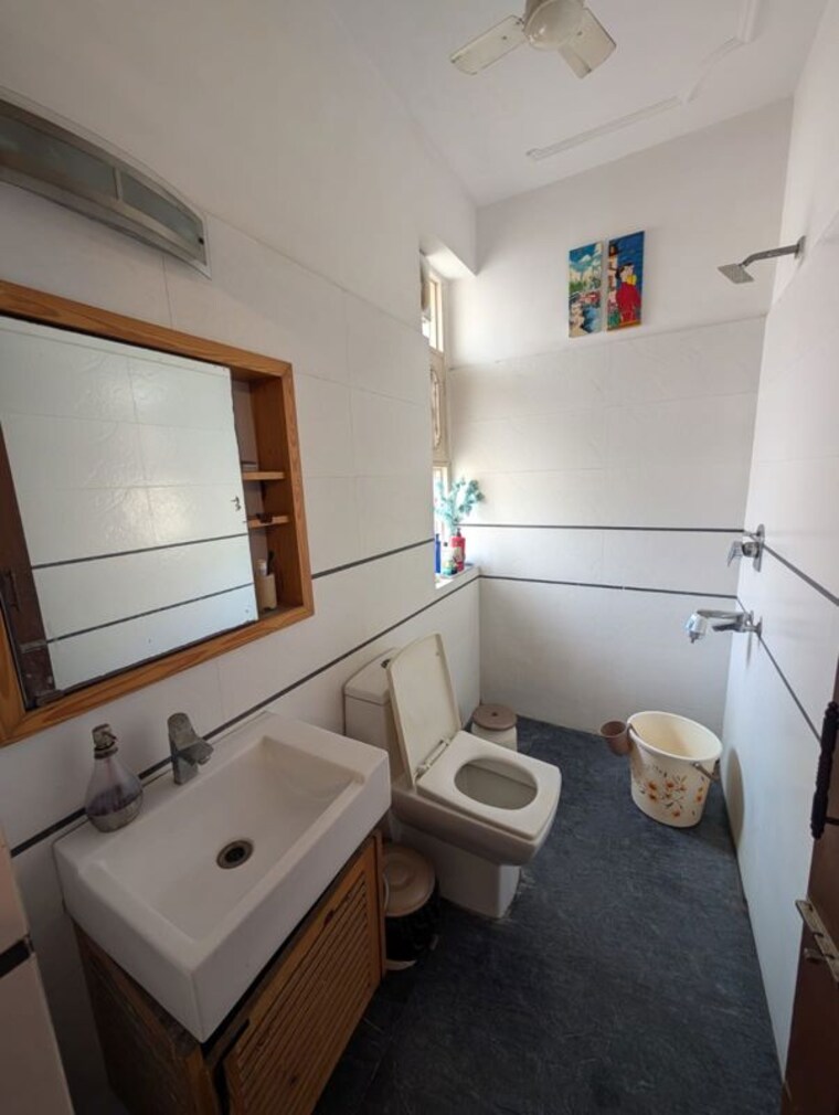 Team Area, new rajinder nagar 3 Bedroom 1800 Sq.Ft. Builder Floor In New Rajinder Nagar Delhi 10110747