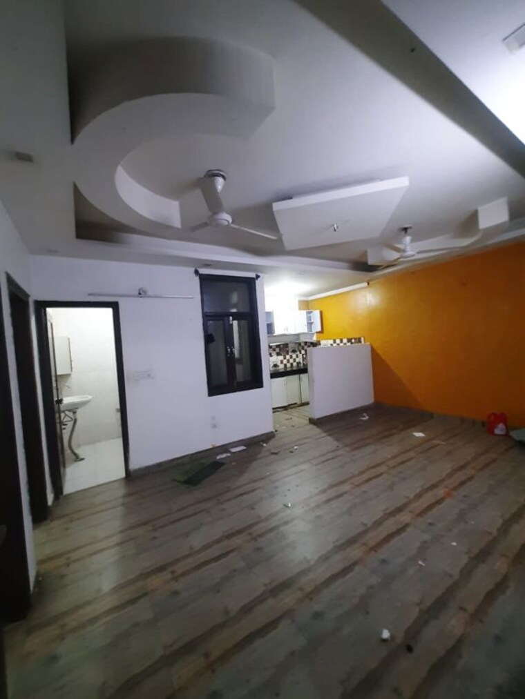  Parking, chattarpur 2 Bedroom 85 Sq.Yd. Apartment In Chattarpur Delhi 10110750