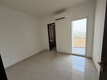 Room in 2 BHK Apartment at Smart World Orchard, Sector 61 – for Rent