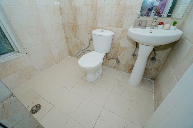 Bathroom, ajnara-le-garden 2 Bedroom 995 Sq.Ft. Apartment In Sector 16b Greater Noida Greater Noida 10110706