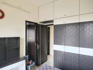 Room in 3 BHK Apartment at Harmony Signature Towers, Owale – for Rent