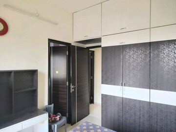 Room in 3 BHK Apartment at Harmony Signature Towers, Owale – for Rent