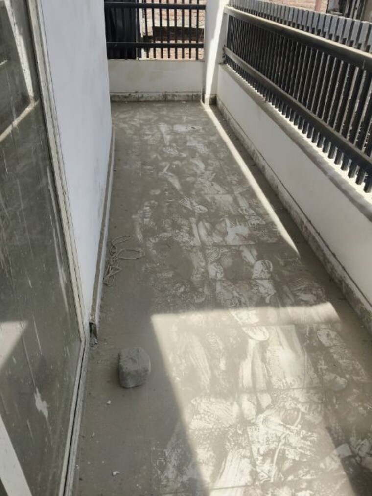 Balcony, sector 73 3 Bedroom 1400 Sq.Ft. Builder Floor In Sector 73 Noida 10110810