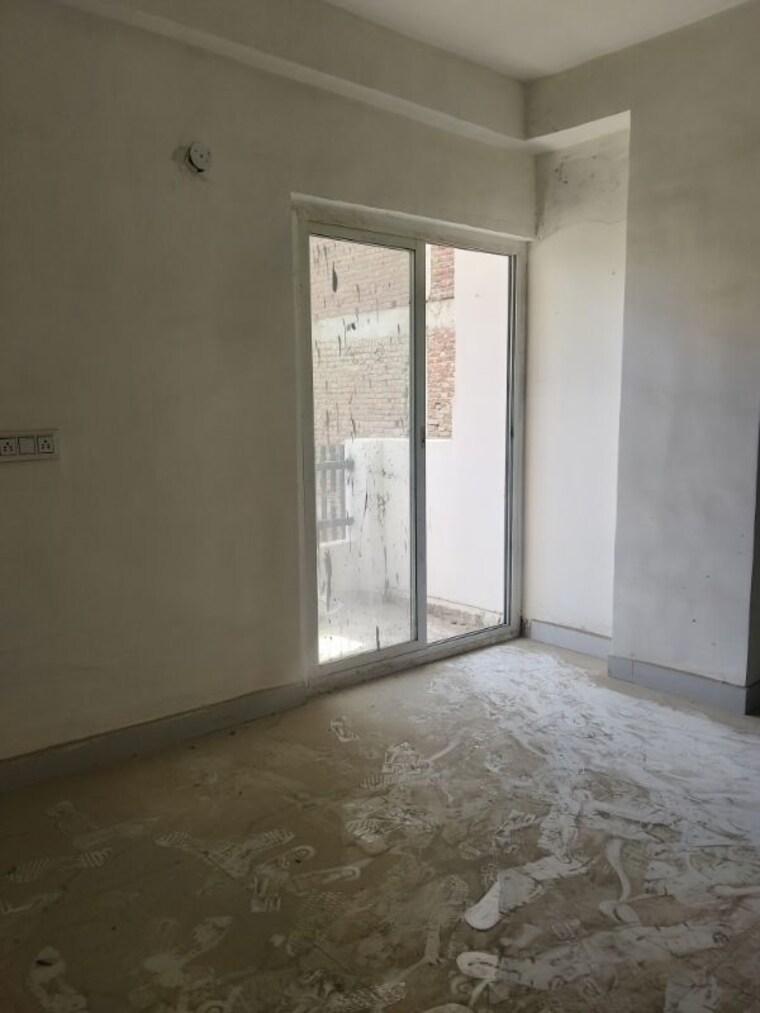 Room, sector 73 3 Bedroom 1400 Sq.Ft. Builder Floor In Sector 73 Noida 10110810