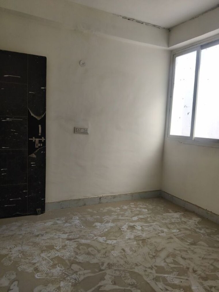 Room, sector 73 3 Bedroom 1400 Sq.Ft. Builder Floor In Sector 73 Noida 10110810