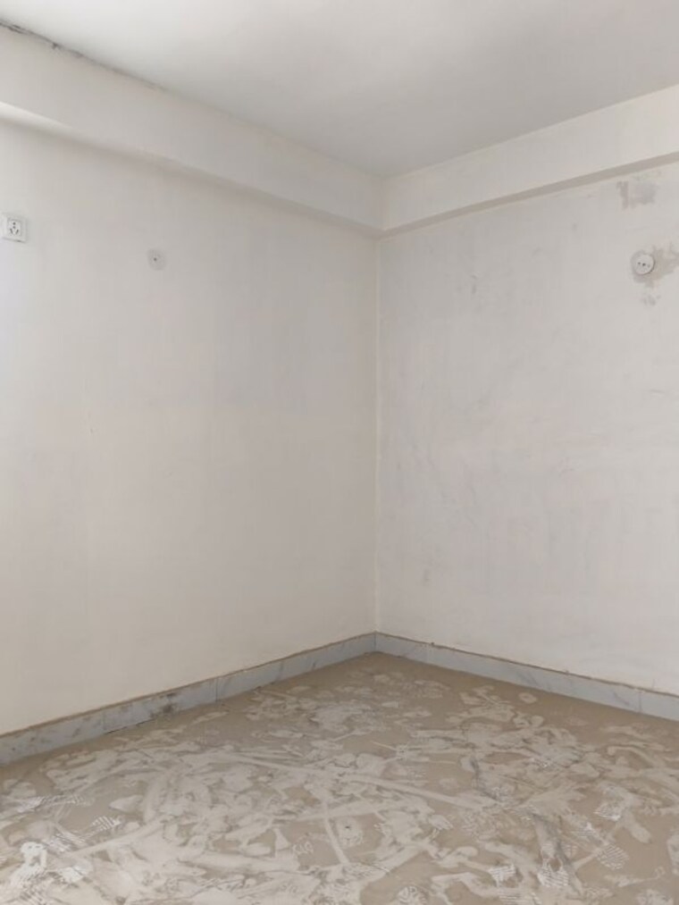 Room, sector 73 3 Bedroom 1400 Sq.Ft. Builder Floor In Sector 73 Noida 10110810