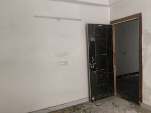 Room in 3 BHK Builder Floor at Sector 73 – for Sale