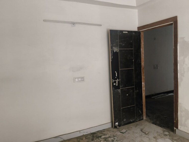 Room, sector 73 3 Bedroom 1400 Sq.Ft. Builder Floor In Sector 73 Noida 10110810