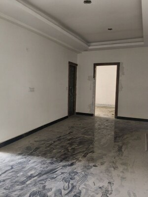 Room in 3 BHK Builder Floor at Sector 73 – for Sale
