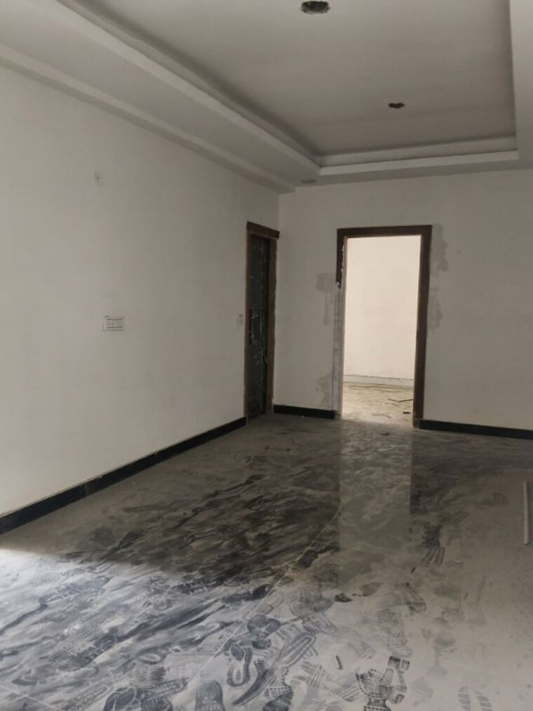 Room, sector 73 3 Bedroom 1400 Sq.Ft. Builder Floor In Sector 73 Noida 10110810