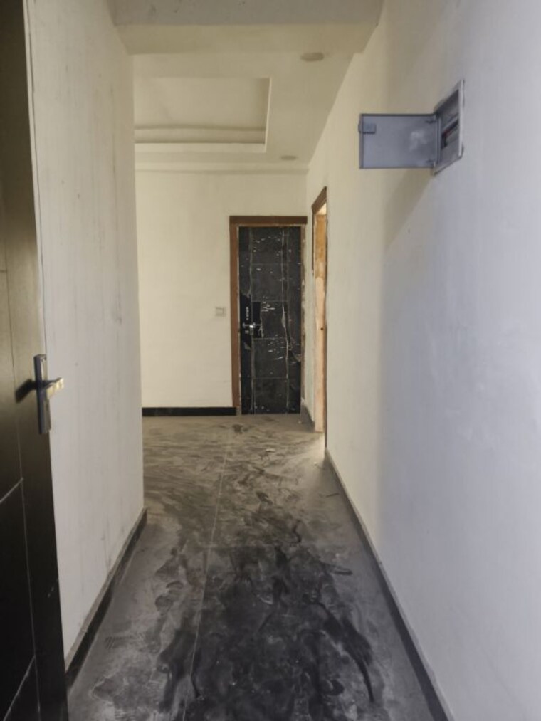 Other, sector 73 3 Bedroom 1400 Sq.Ft. Builder Floor In Sector 73 Noida 10110810