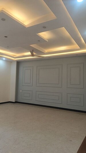 Furnished Amenities in 3 BHK Apartment at Omaxe New Heights, Sector 78 – for Rent