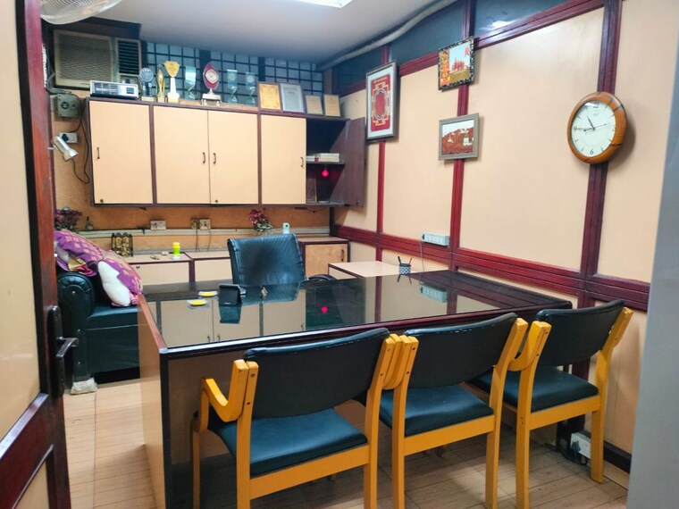 Team Area, rajinder nagar Commercial Office Space 2400 Sq.Ft. In Rajinder Nagar Delhi 10110834