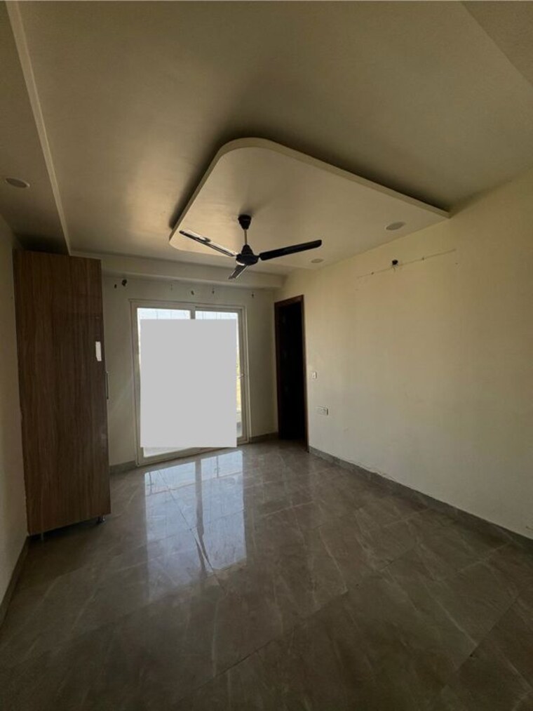 Room, sector 57 3 Bedroom 1800 Sq.Ft. Apartment In Sector 57 Gurgaon 10110840