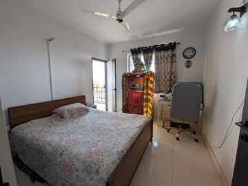 Bedroom in 3 BHK Apartment at Morabadi – for Rent