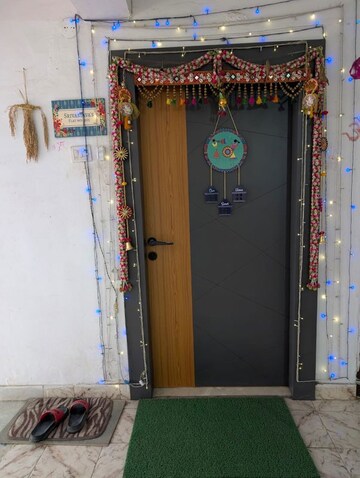 Bedroom in 3 BHK Apartment at Morabadi – for Rent