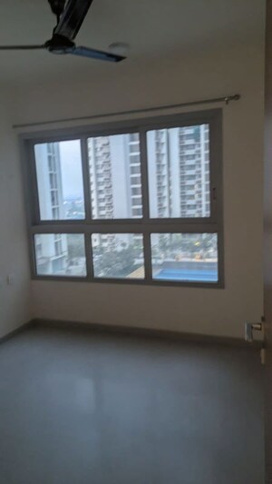 Room in 2 BHK Apartment at Piramal Vaikunth, Balkum Pada – for Rent