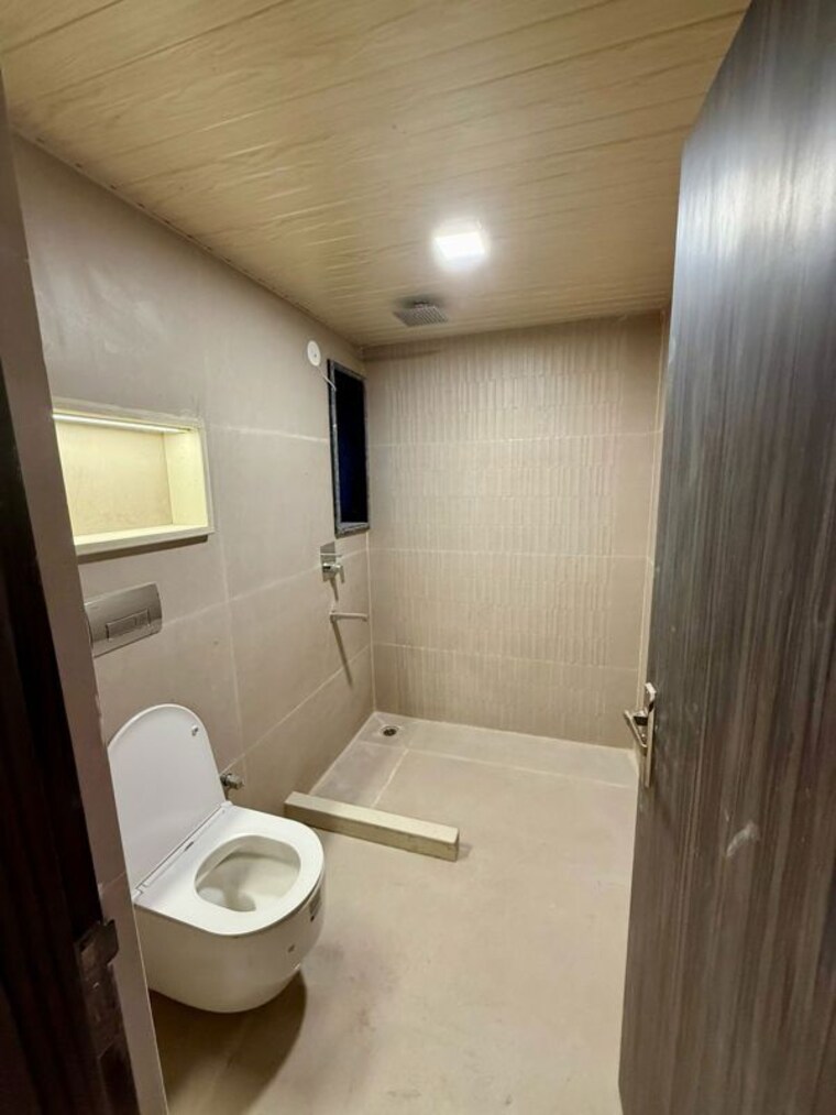 Bathroom, sector 13 dwarka 3 Bedroom 1500 Sq.Ft. Apartment In Sector 13 Dwarka Delhi 10110856