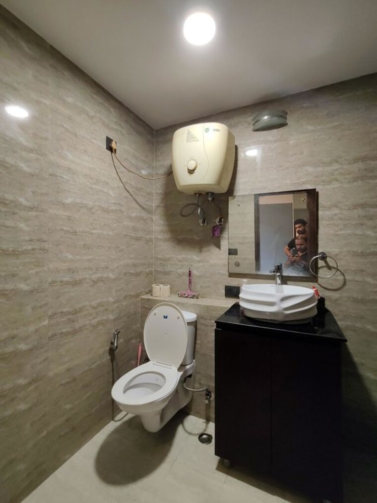 Bathroom, bptp-park-grandeura 4 Bedroom 2353 Sq.Ft. Apartment In Sector 82 Faridabad 10110821